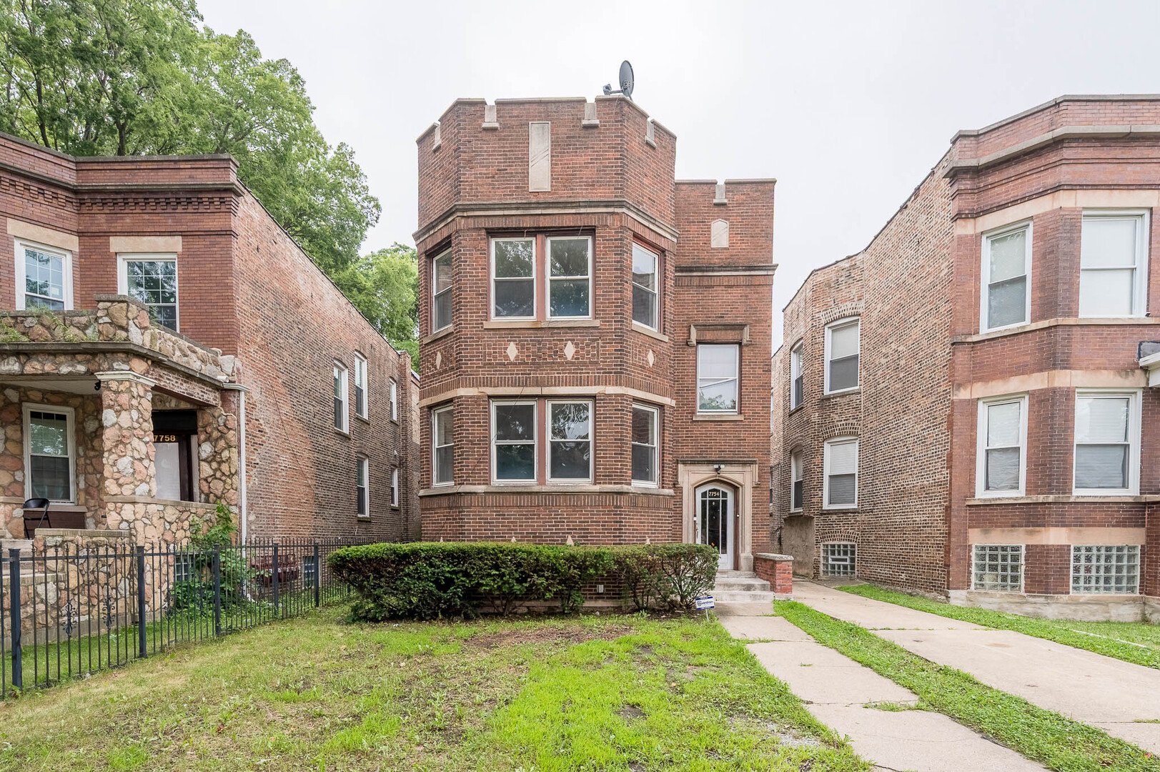 7754 S Saginaw Avenue Property Photo 1
