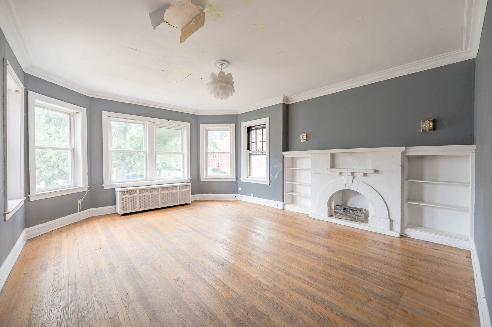 7754 S Saginaw Avenue Property Photo 2