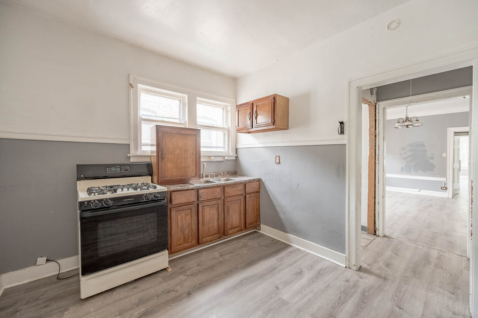 7754 S Saginaw Avenue Property Photo 9