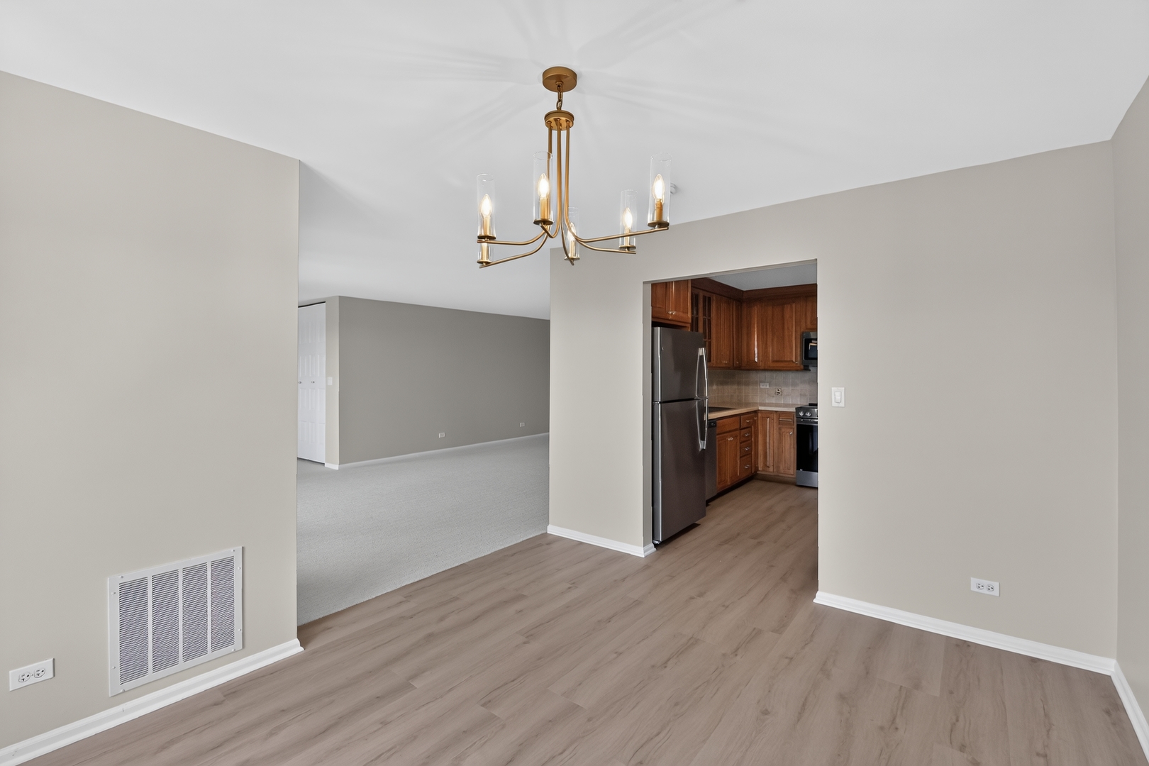 453 Raintree Drive 5g Property Photo 10