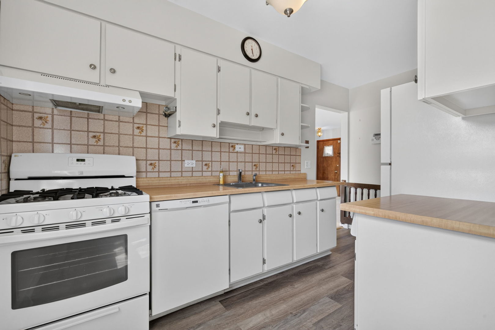 1621 Boeger Avenue Property Photo 4