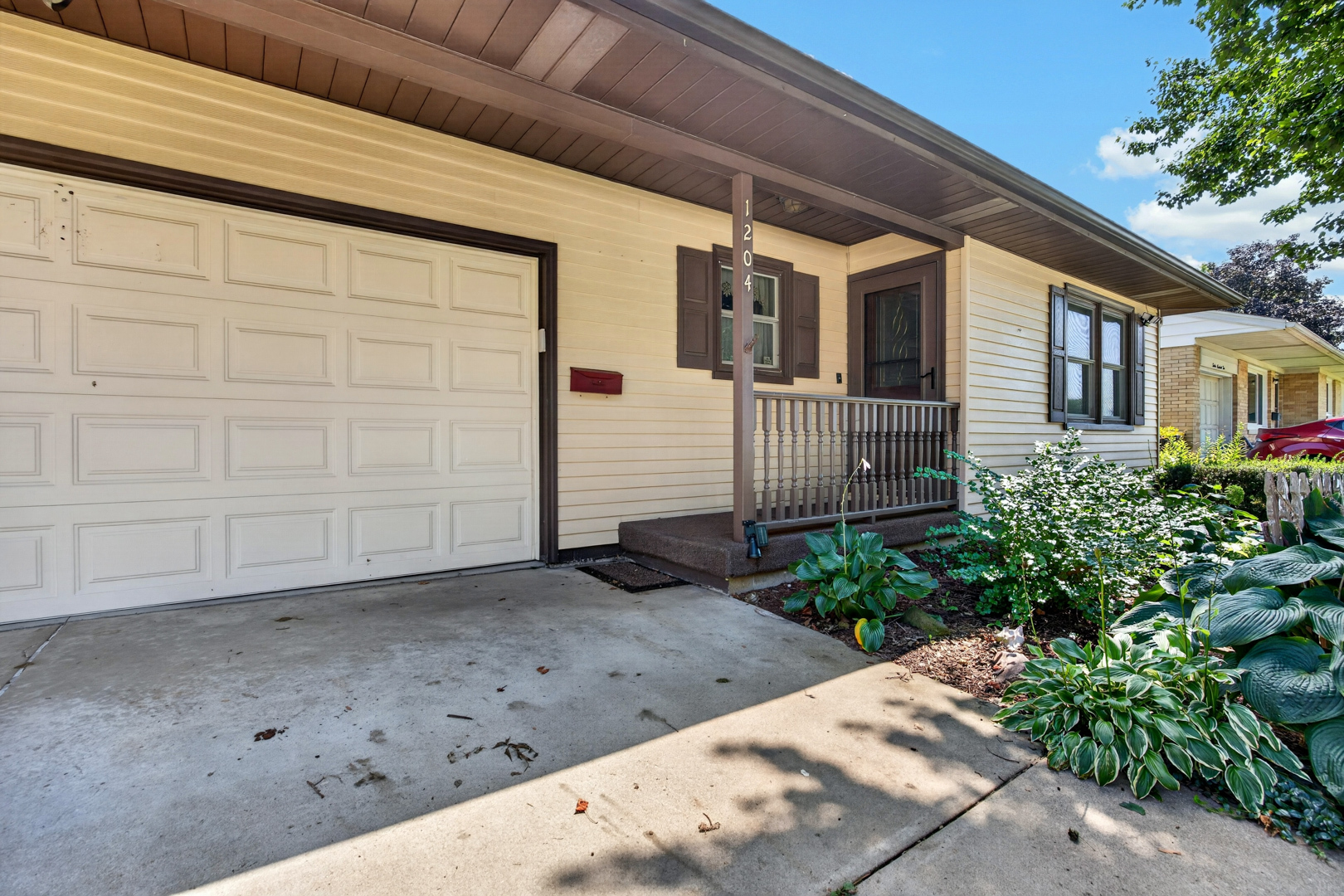 1204 Searle Drive Property Photo 2