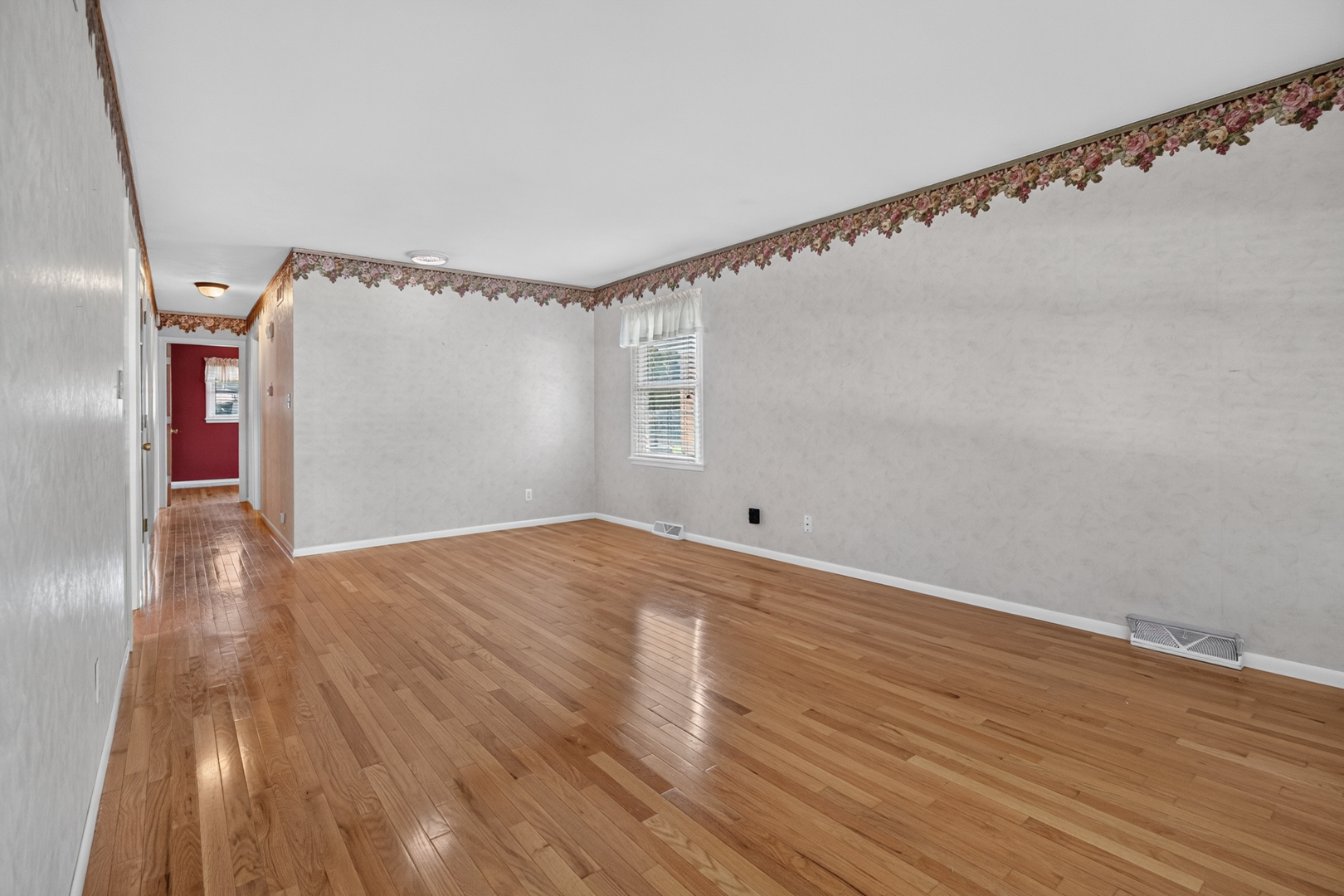 1204 Searle Drive Property Photo 3