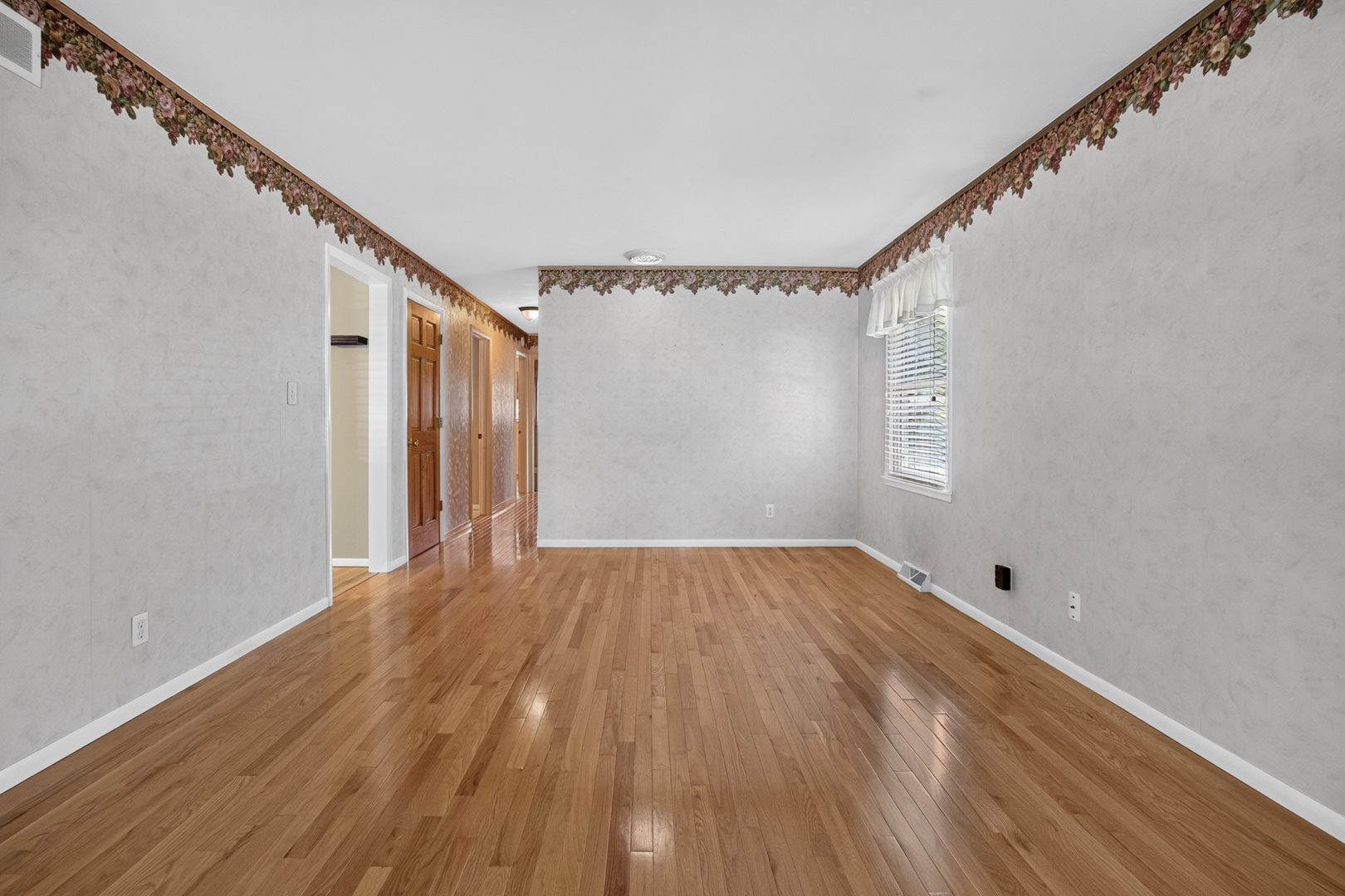 1204 Searle Drive Property Photo 4