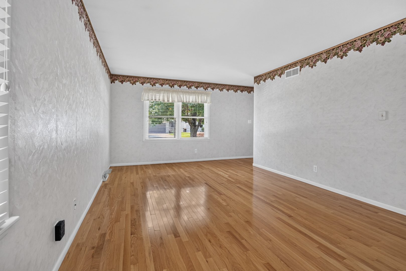 1204 Searle Drive Property Photo 5