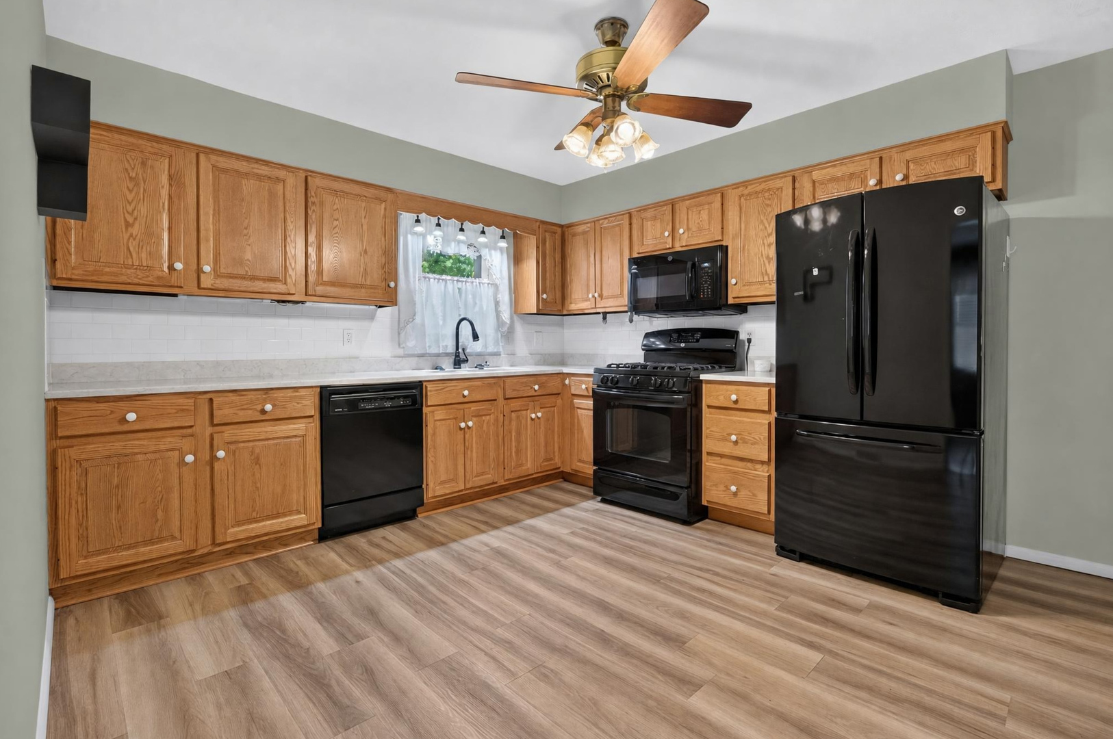 1204 Searle Drive Property Photo 7