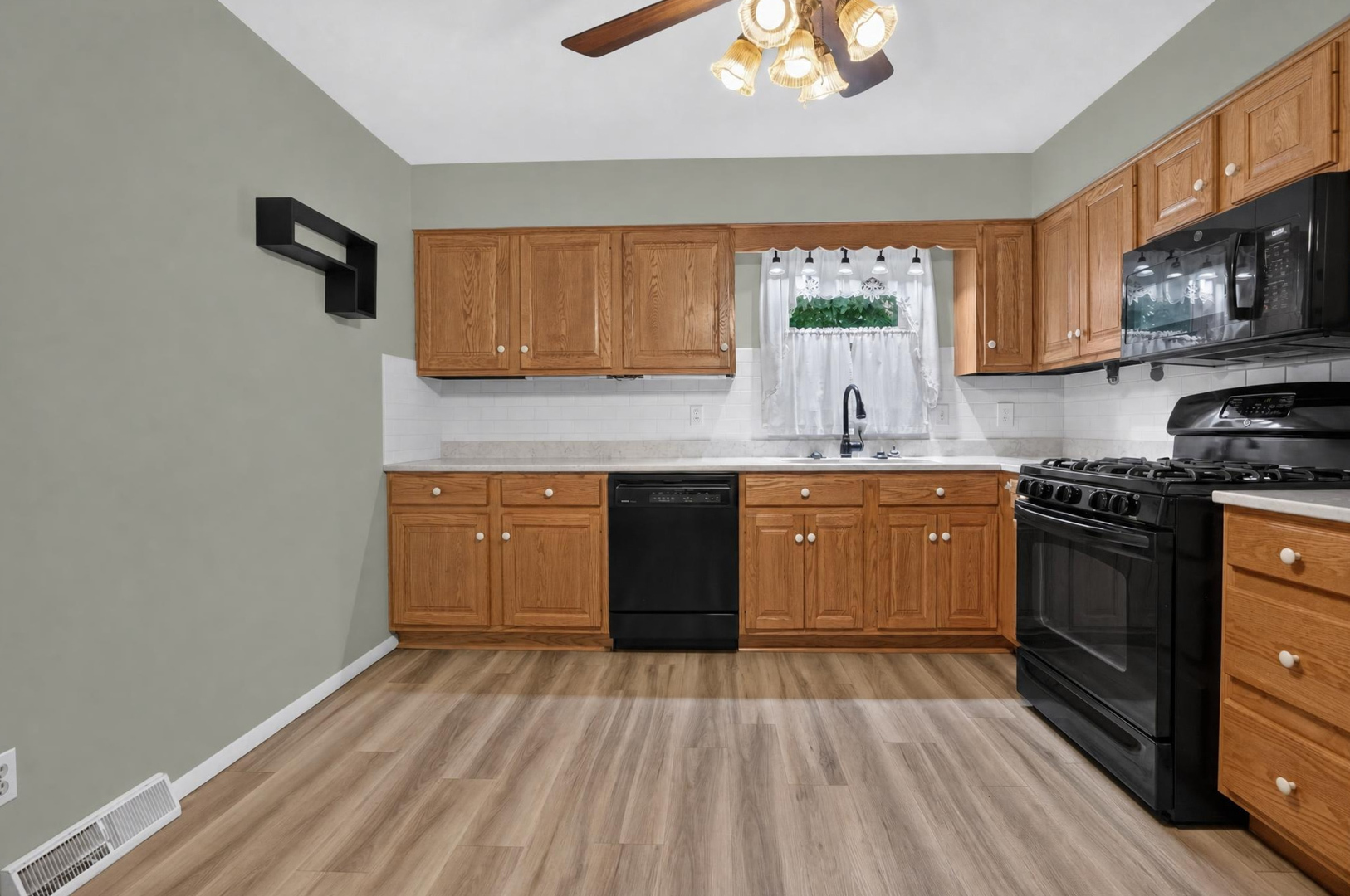 1204 Searle Drive Property Photo 8