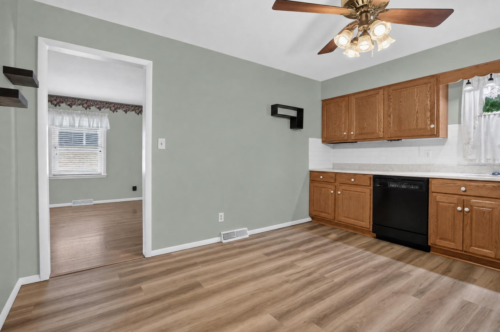1204 Searle Drive Property Photo 9