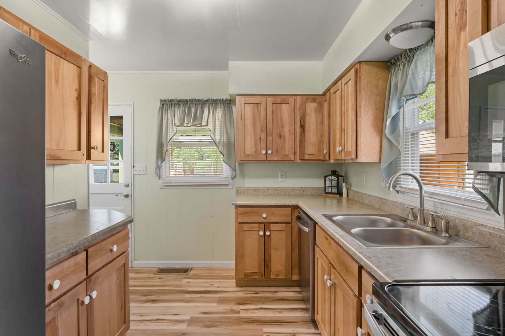 631 N Meadow Street Property Photo 7