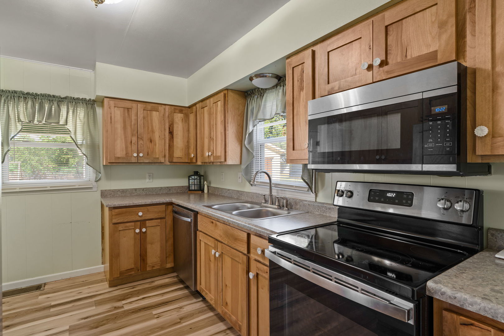 631 N Meadow Street Property Photo 8