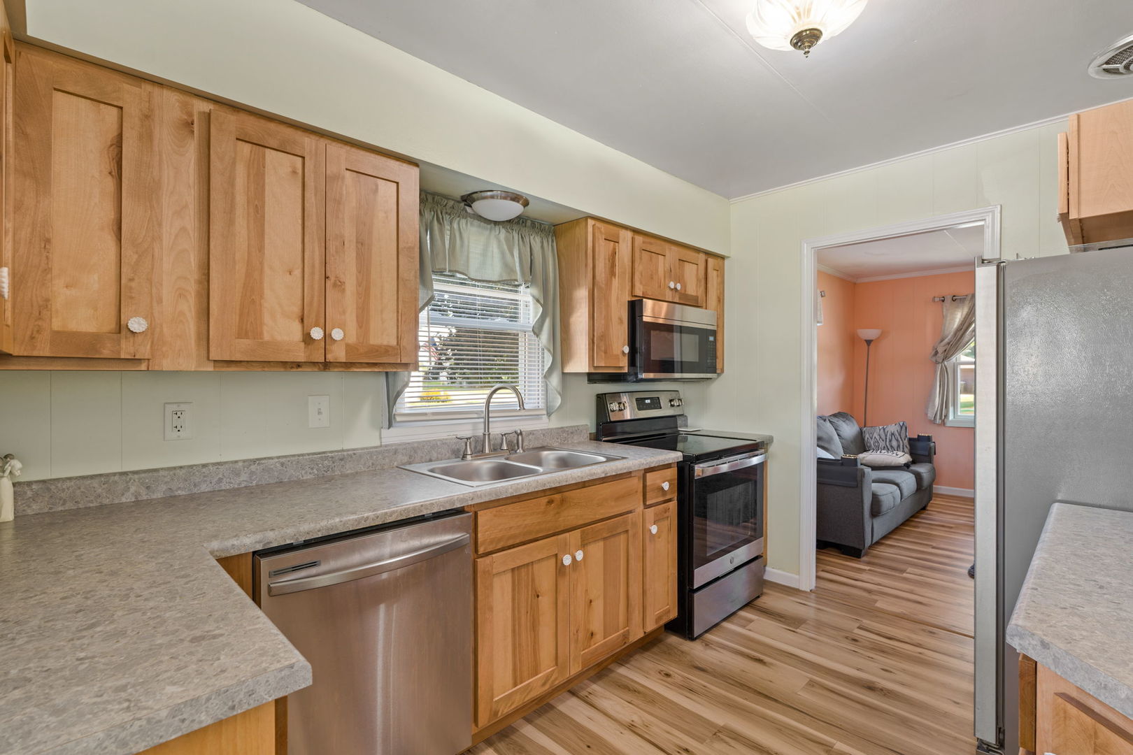631 N Meadow Street Property Photo 10