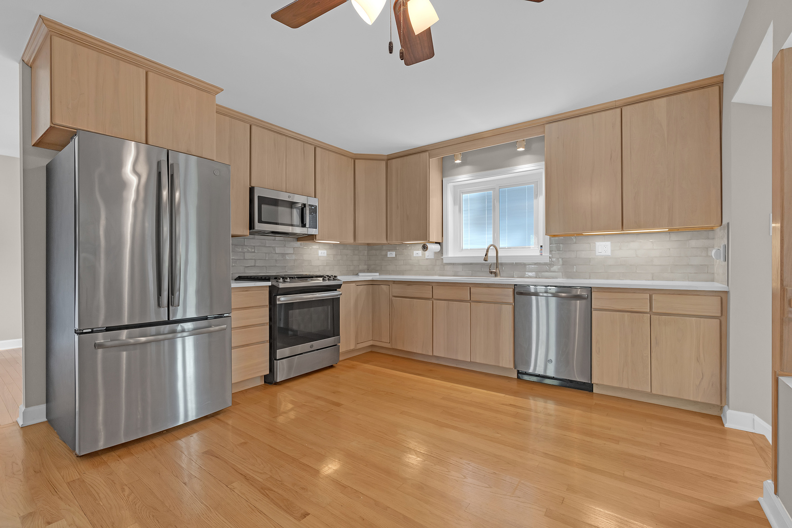 650 Newport Avenue Property Photo 6