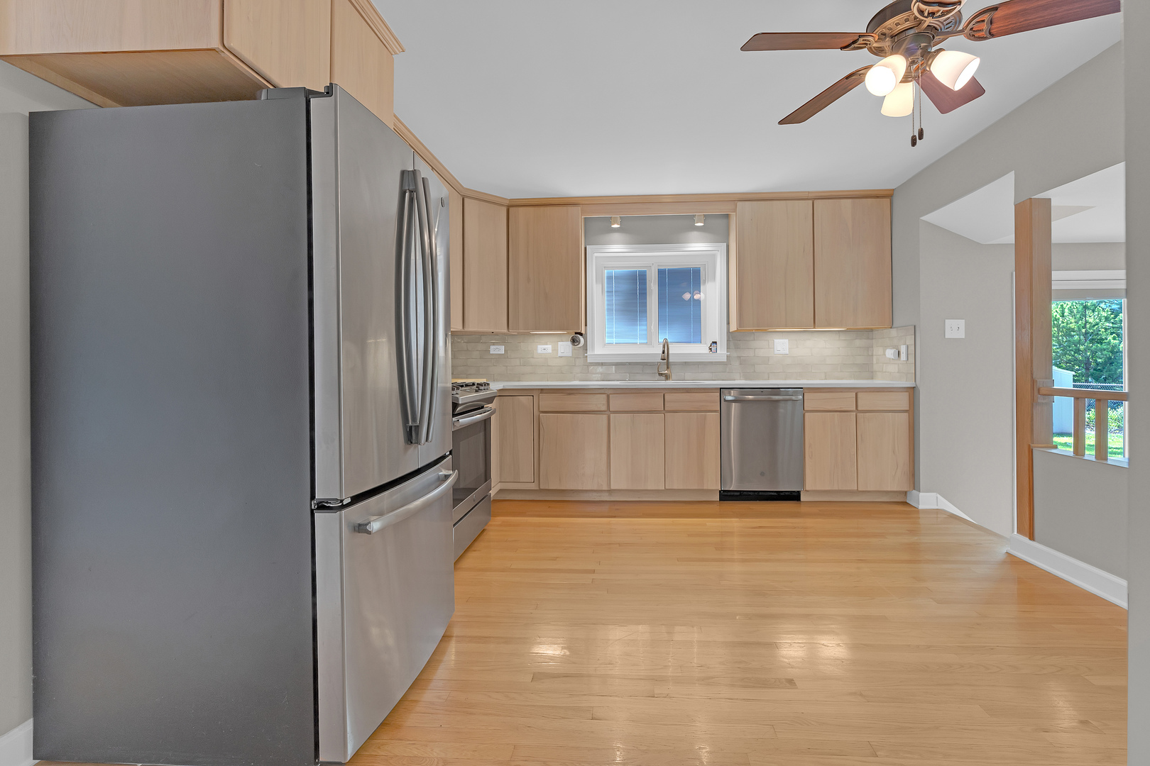 650 Newport Avenue Property Photo 8