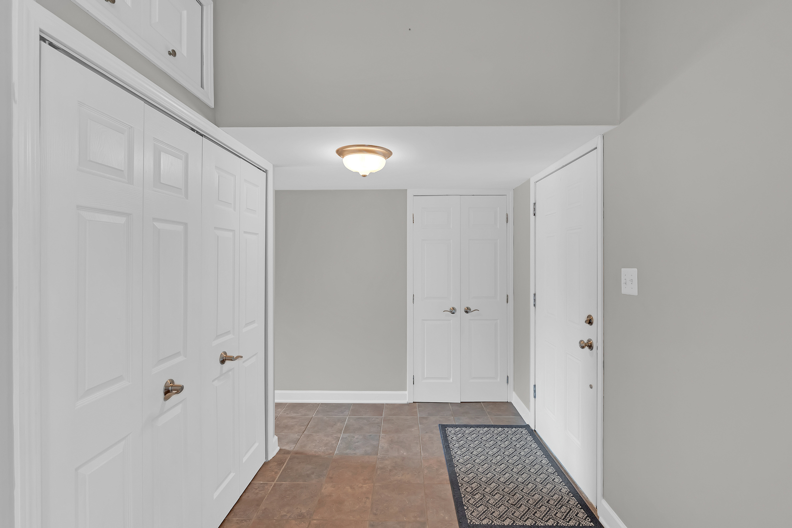 650 Newport Avenue Property Photo 9