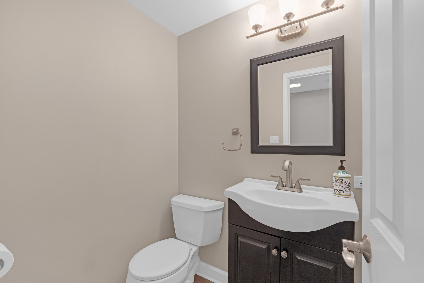 650 Newport Avenue Property Photo 14