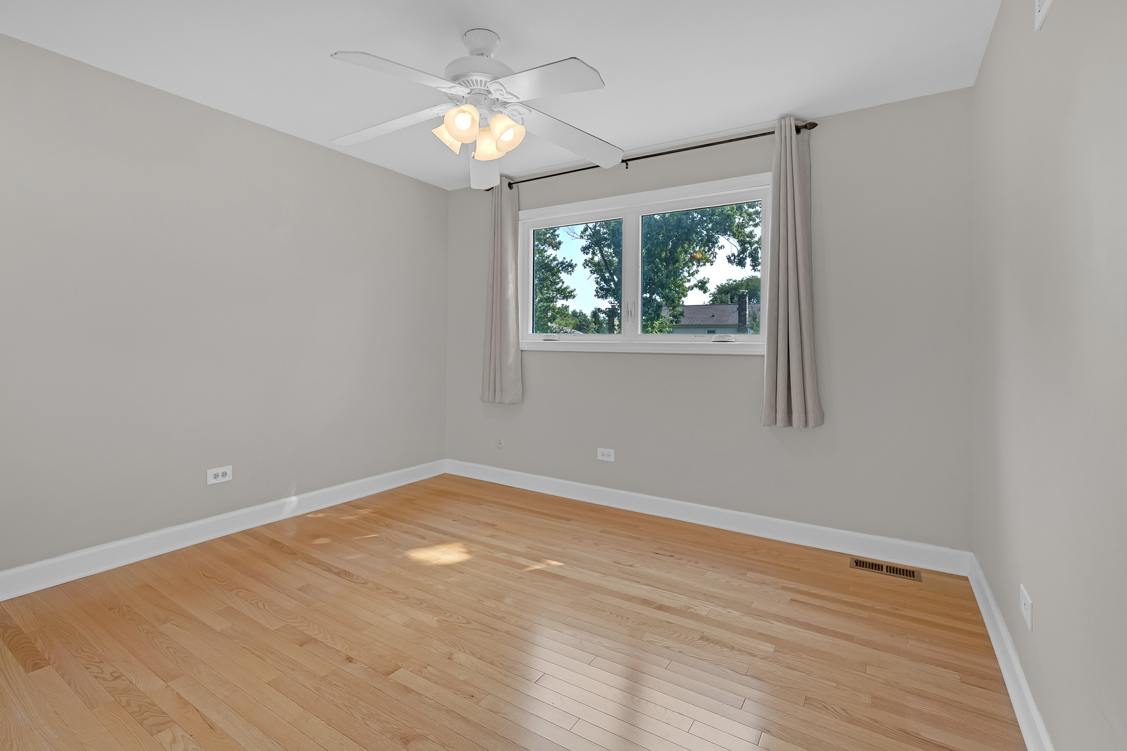 650 Newport Avenue Property Photo 15