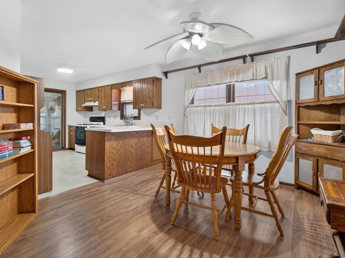 577 Elizabeth Drive Property Photo 6