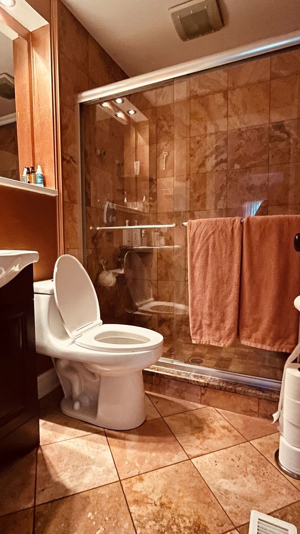 1002 Summerfield Court Property Photo 8