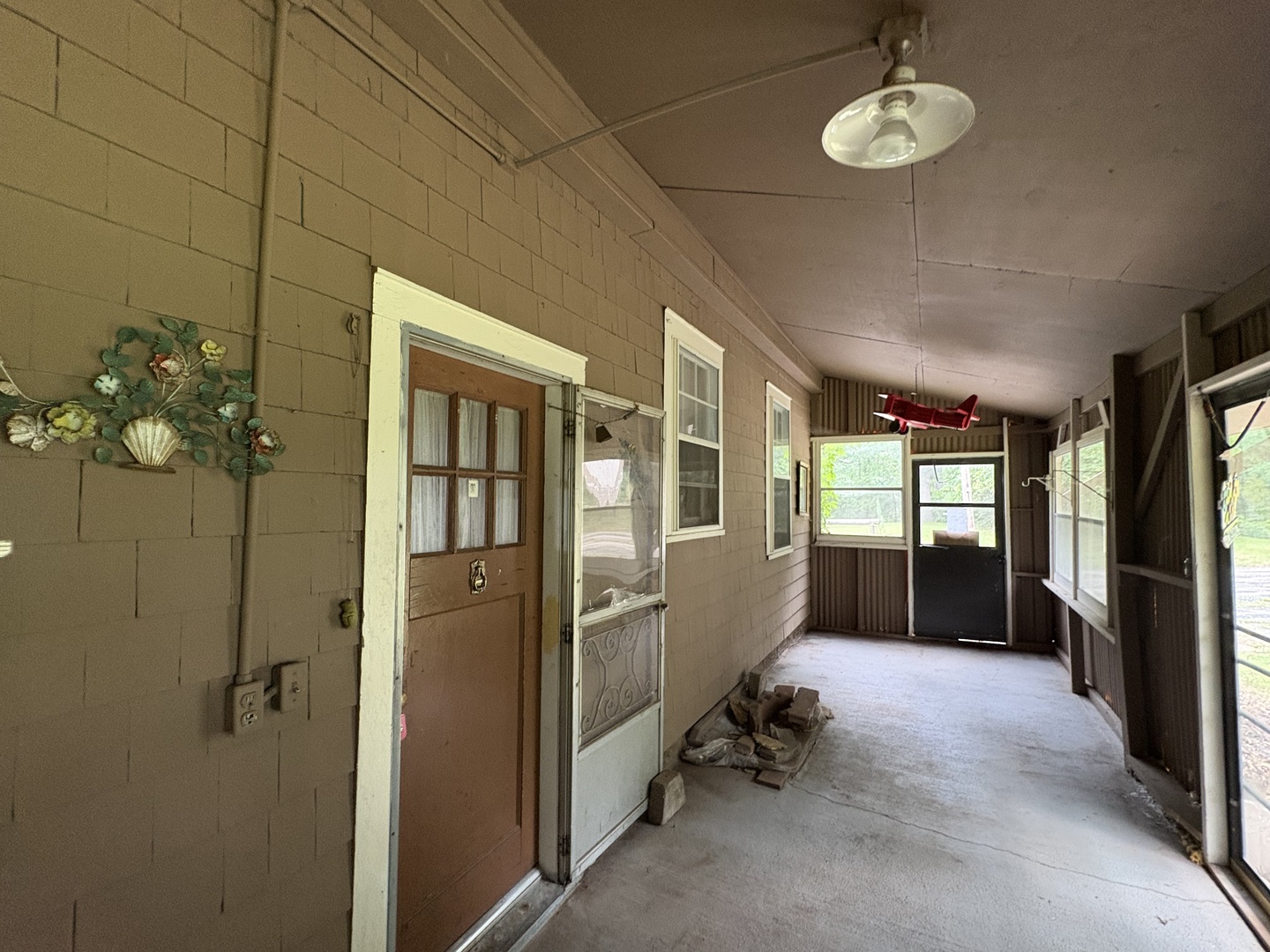 2019 S Daysville Road Property Photo 3