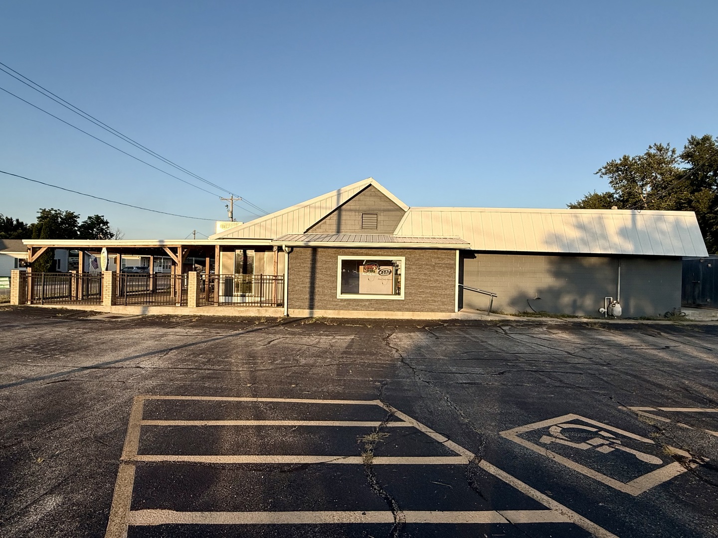616 W Van Buren Street Property Photo 1