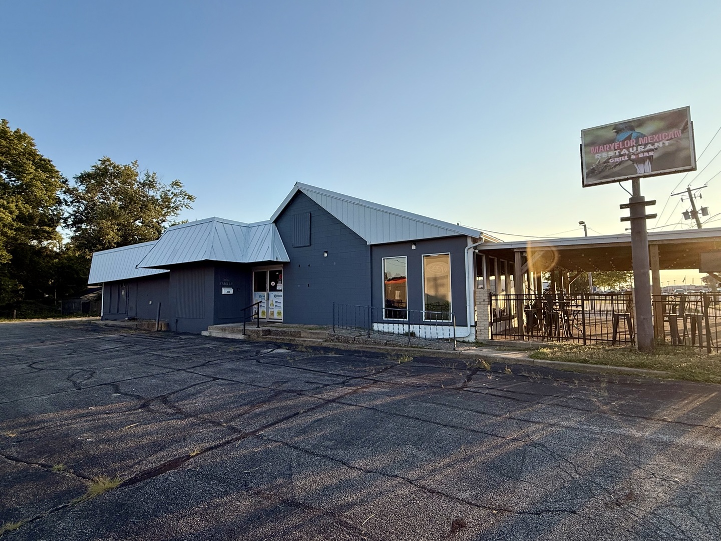 616 W Van Buren Street Property Photo 2