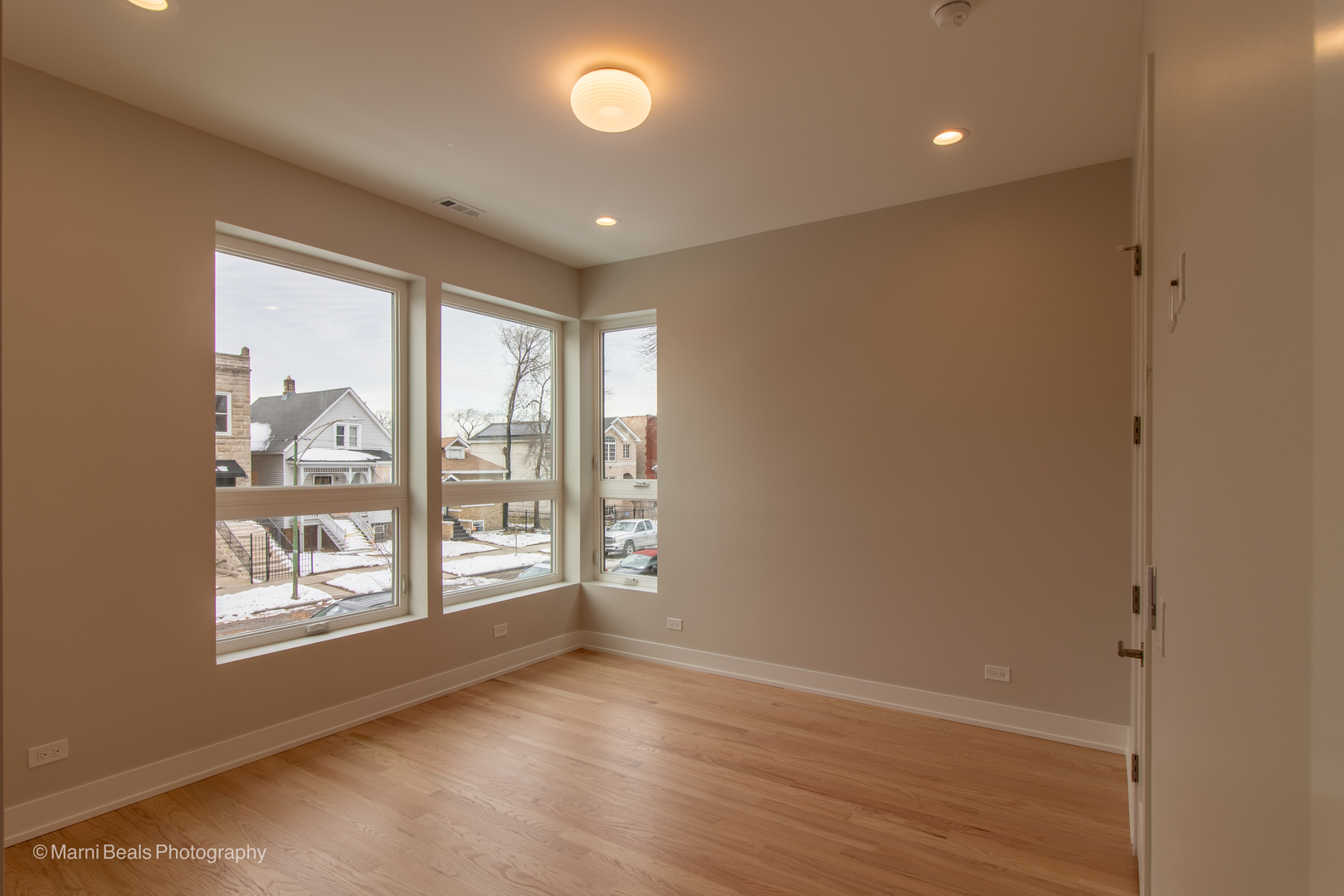 6749 S Langley Avenue A Property Photo 14