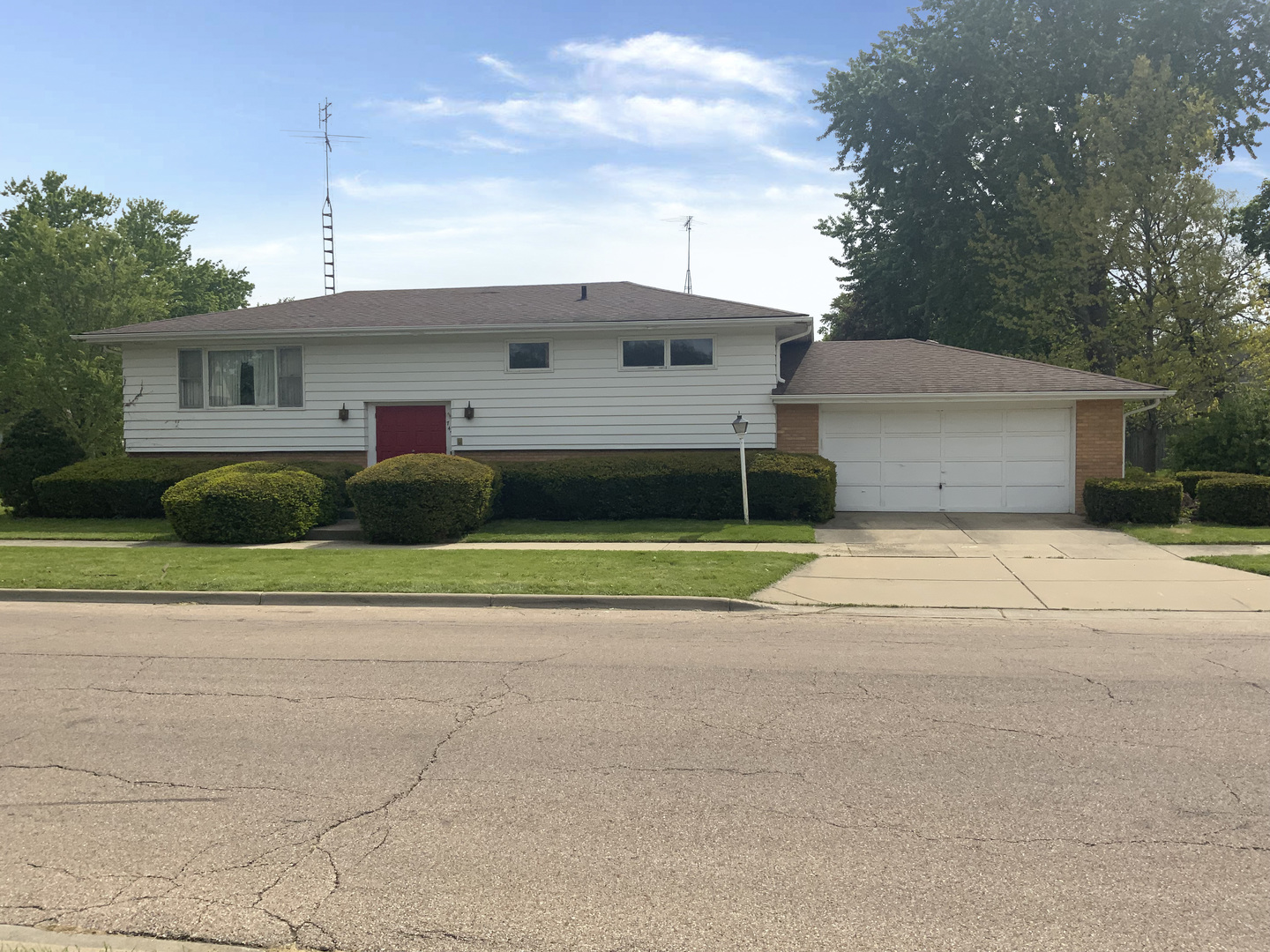 747 Palace Street Property Photo 3