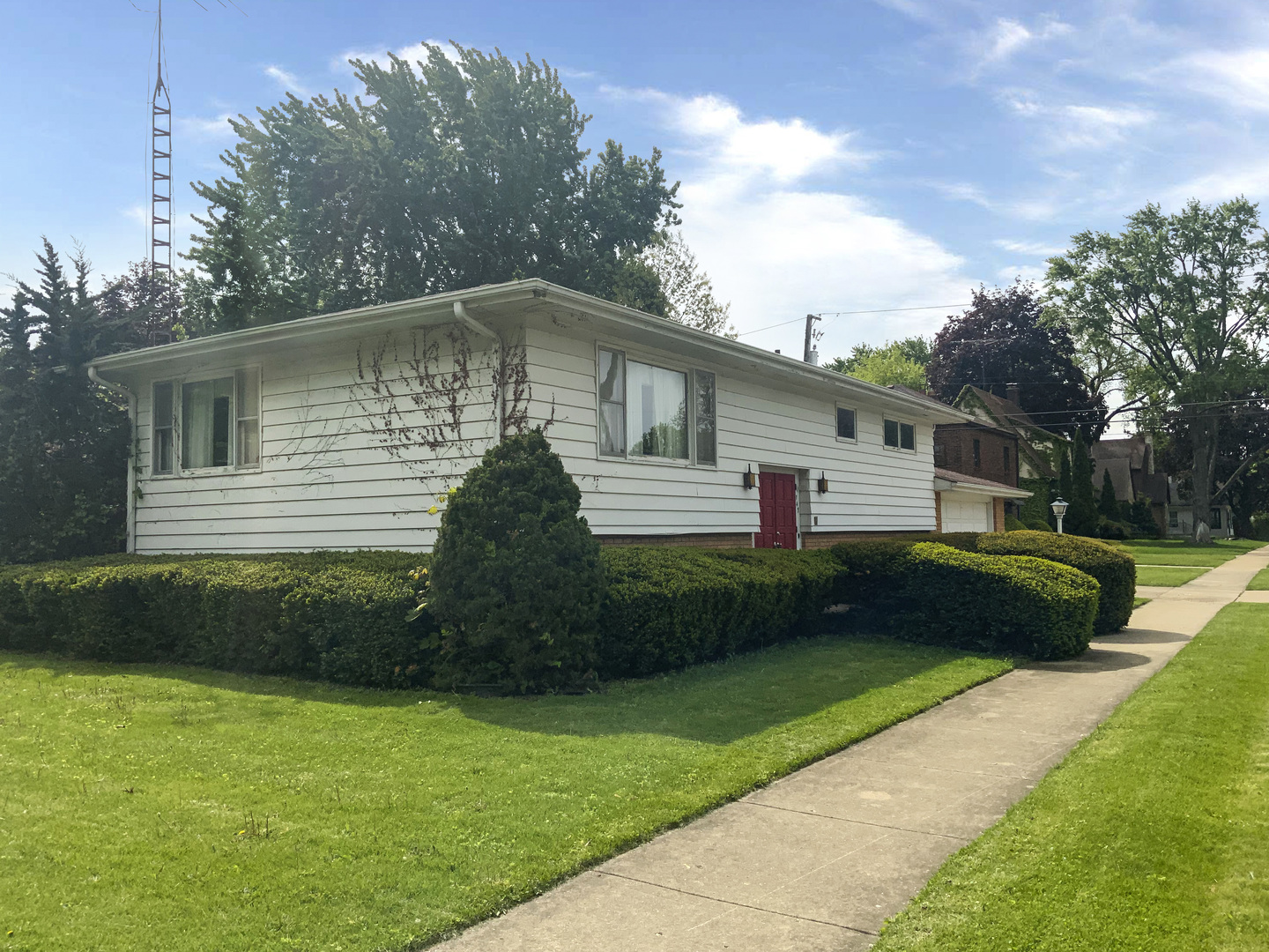 747 Palace Street Property Photo 4