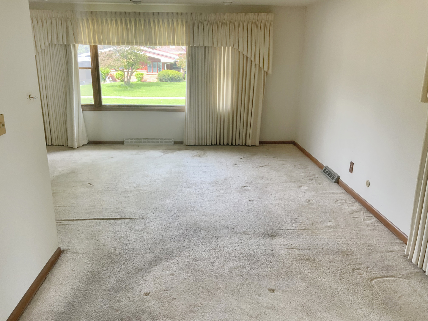 747 Palace Street Property Photo 8