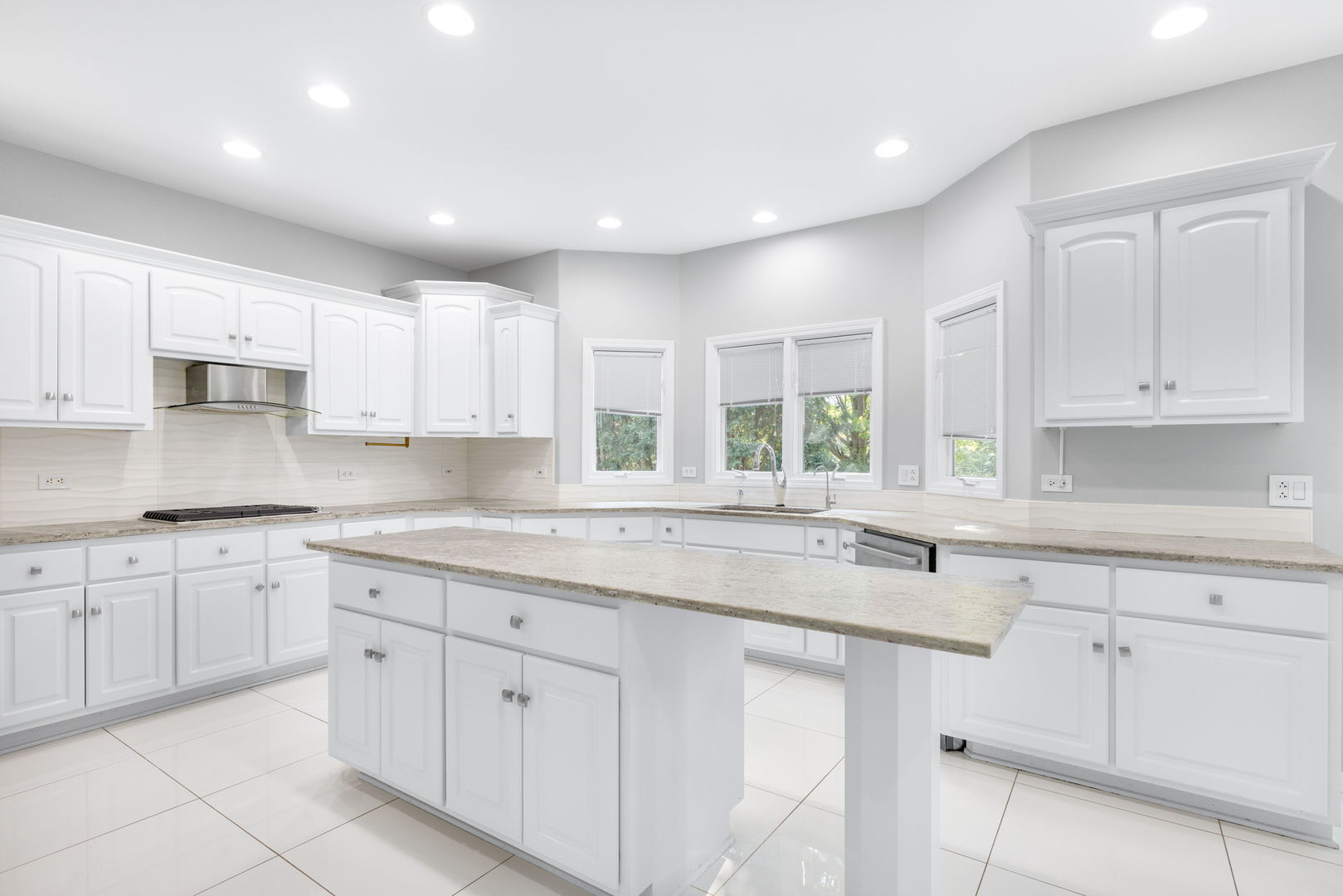 2711 Deering Bay Drive Property Photo 4