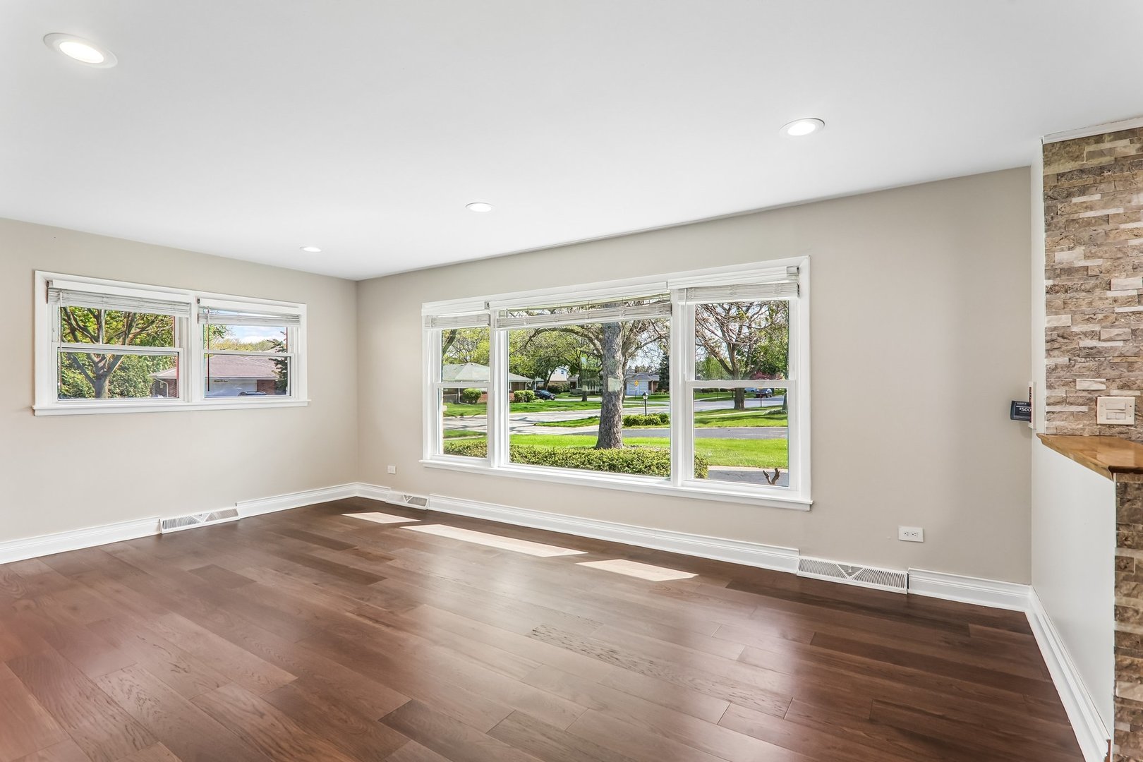 807 E Golfview Drive Property Photo 4