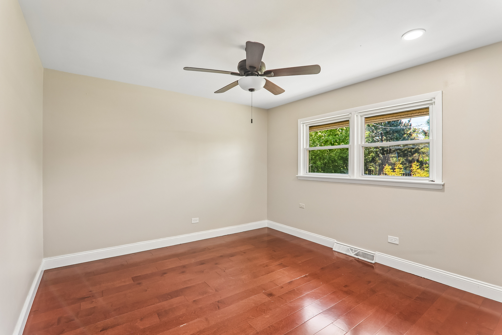 807 E Golfview Drive Property Photo 17