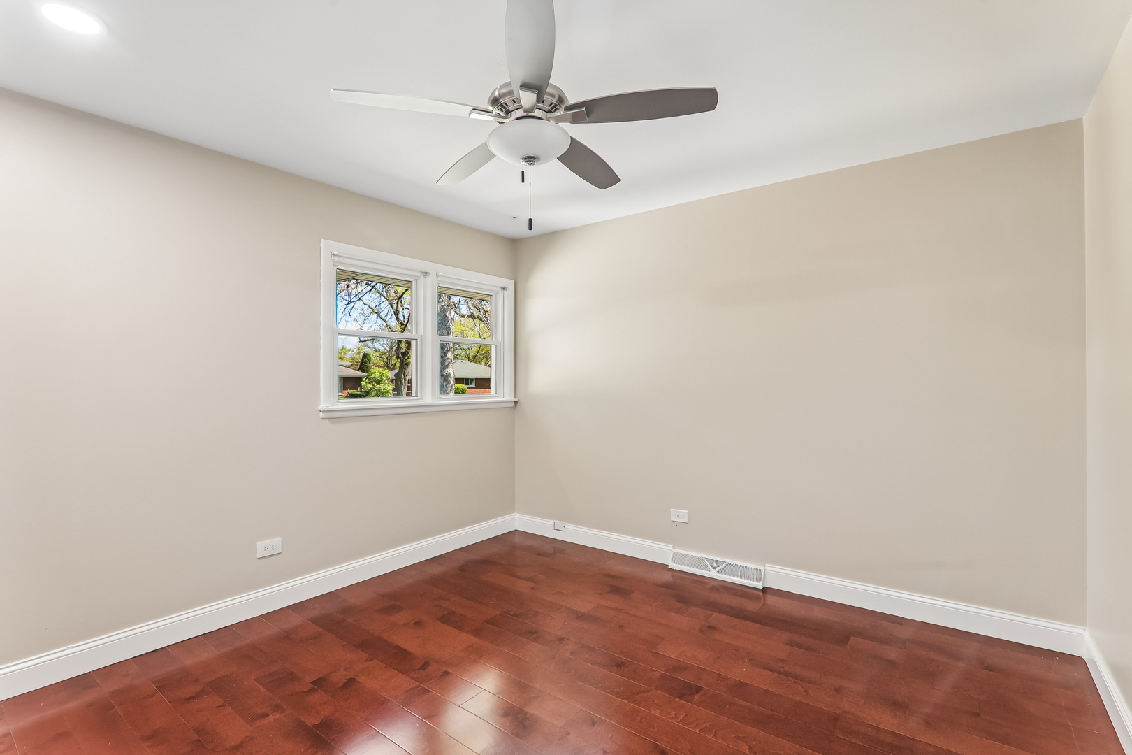 807 E Golfview Drive Property Photo 18