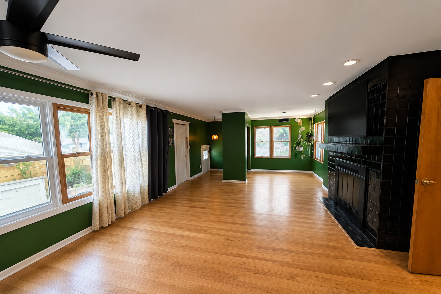 3801 N Oleander Avenue Property Photo 4