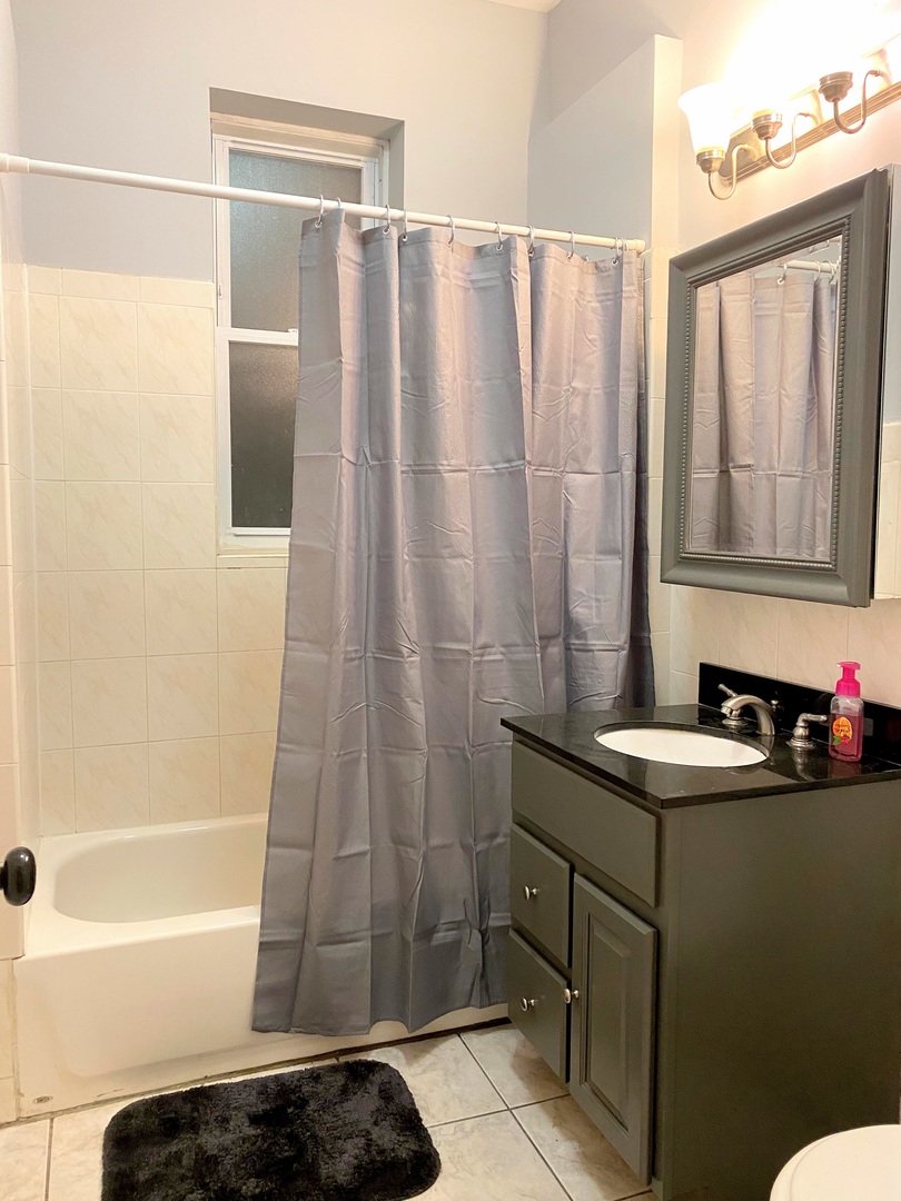 1143 N Rockwell Street Property Photo 7
