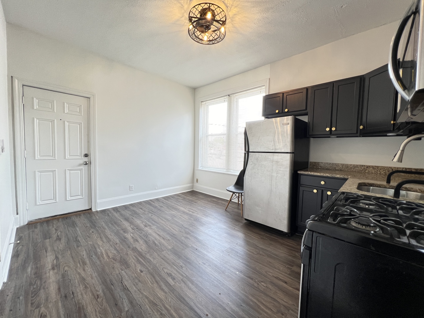 1143 N Rockwell Street Property Photo 14