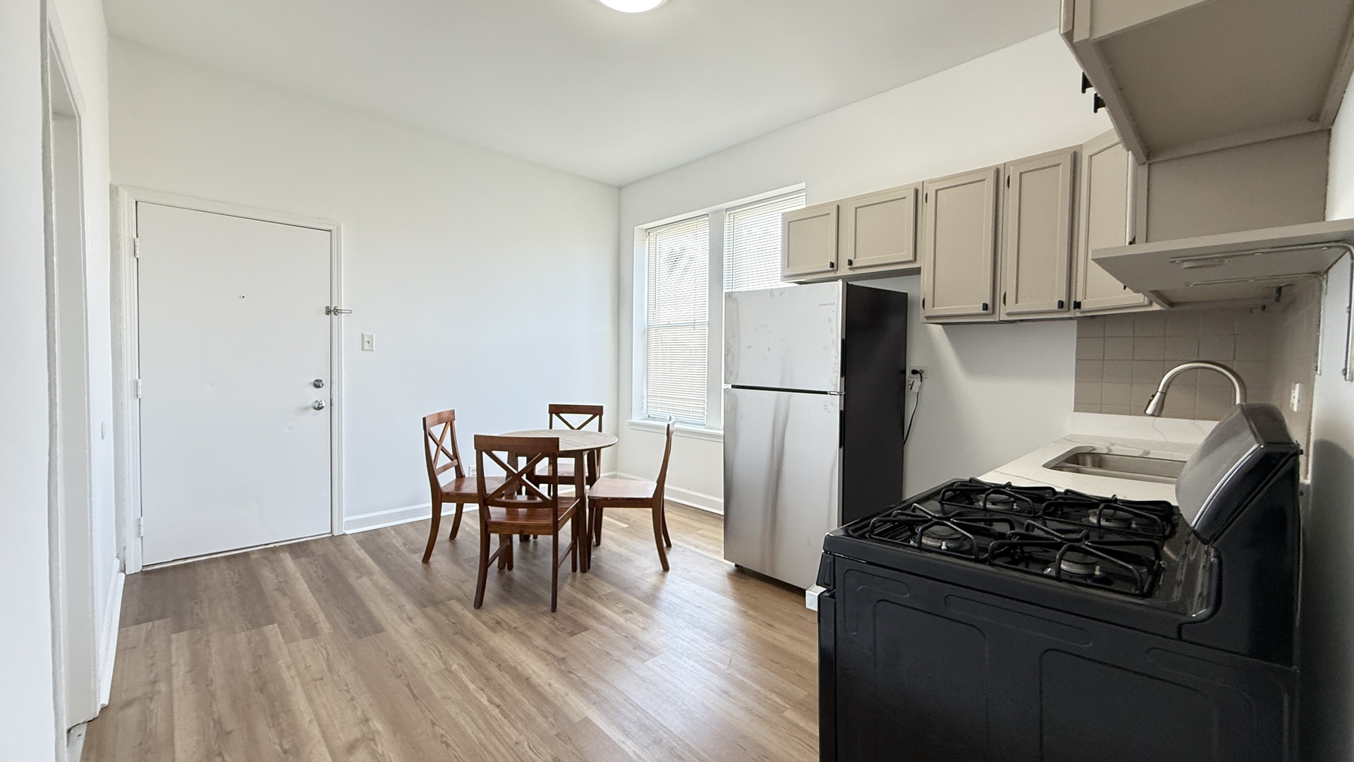 1143 N Rockwell Street Property Photo 41