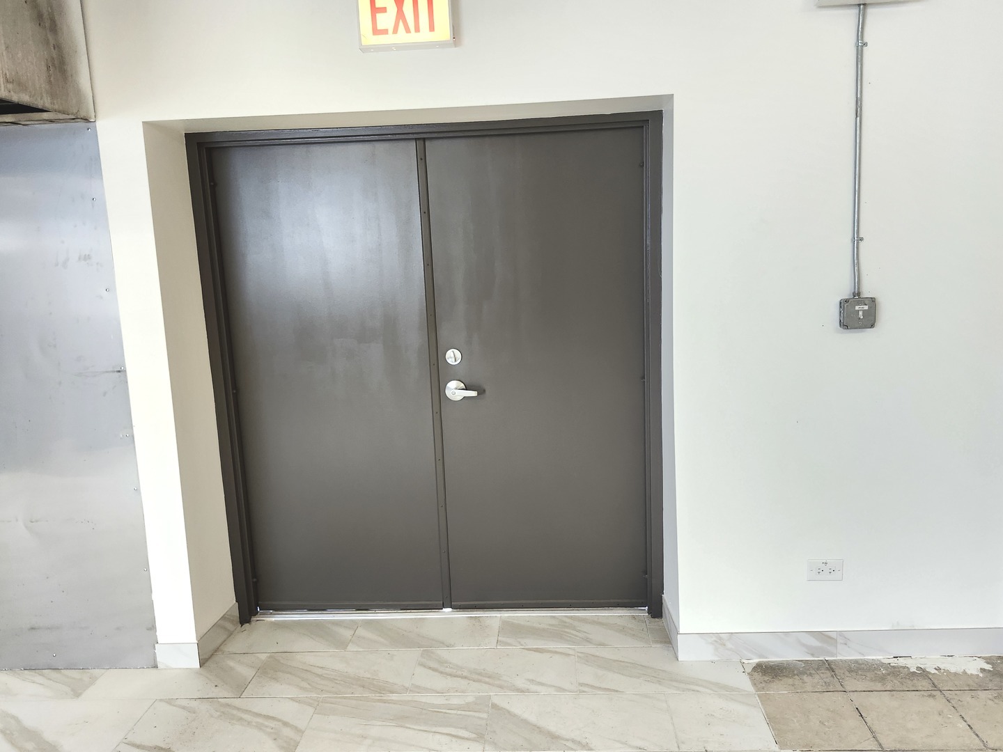 2291 S Archer Avenue Property Photo 4