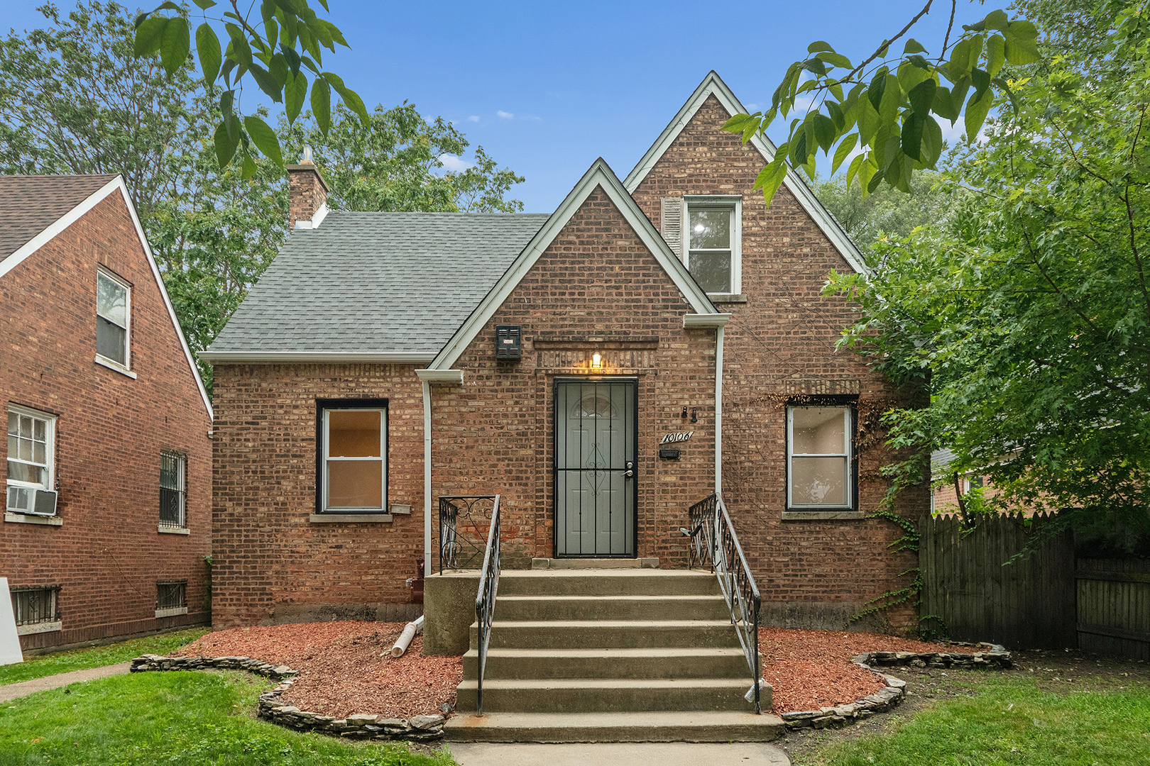 10106 S Crandon Avenue Property Photo 1