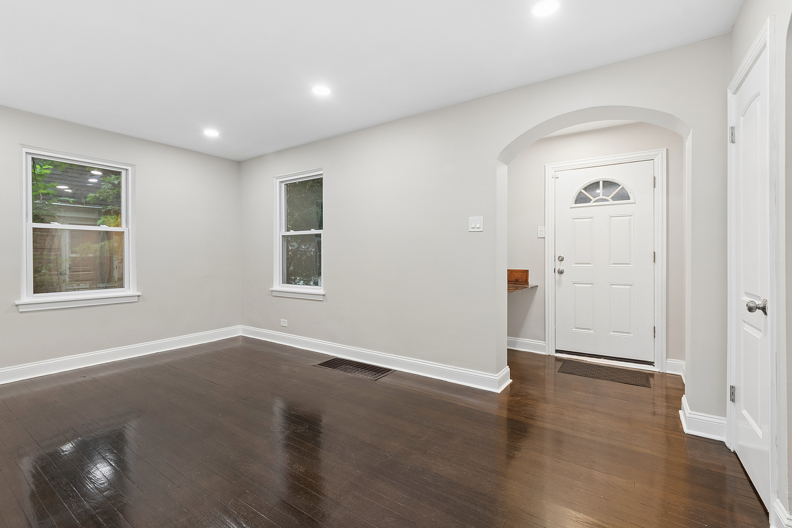 10106 S Crandon Avenue Property Photo 2