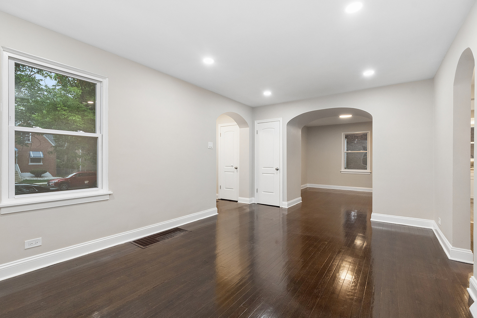 10106 S Crandon Avenue Property Photo 3