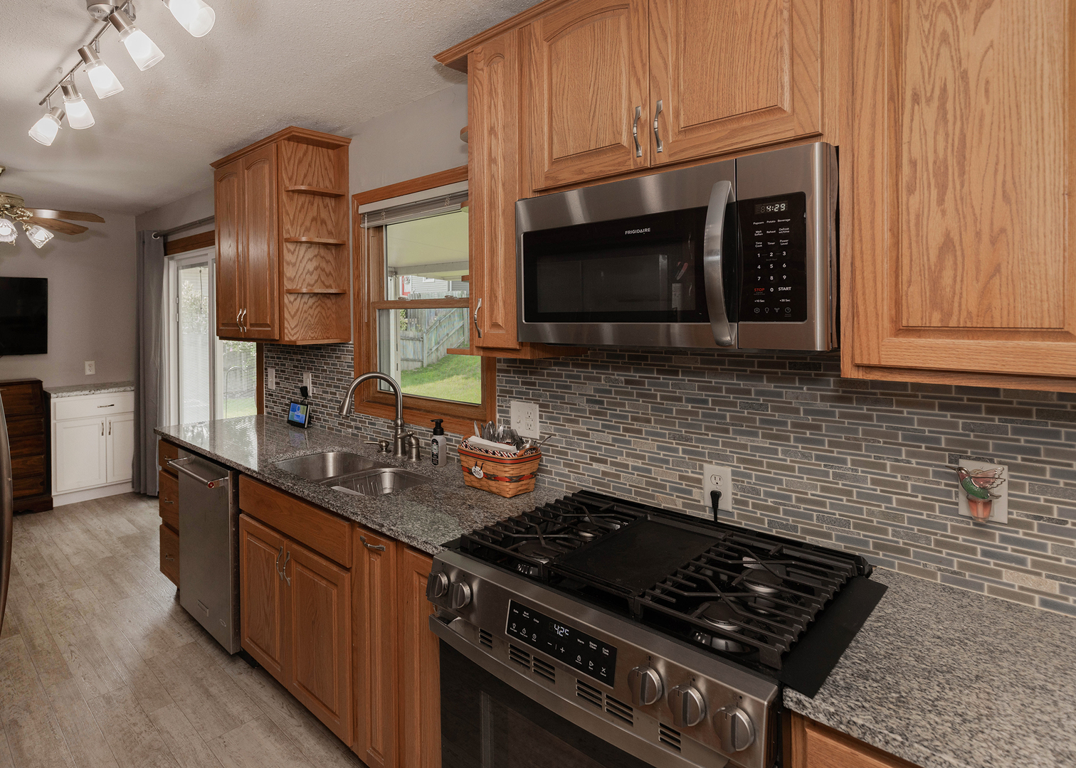 1114 Hillside Drive Property Photo 8
