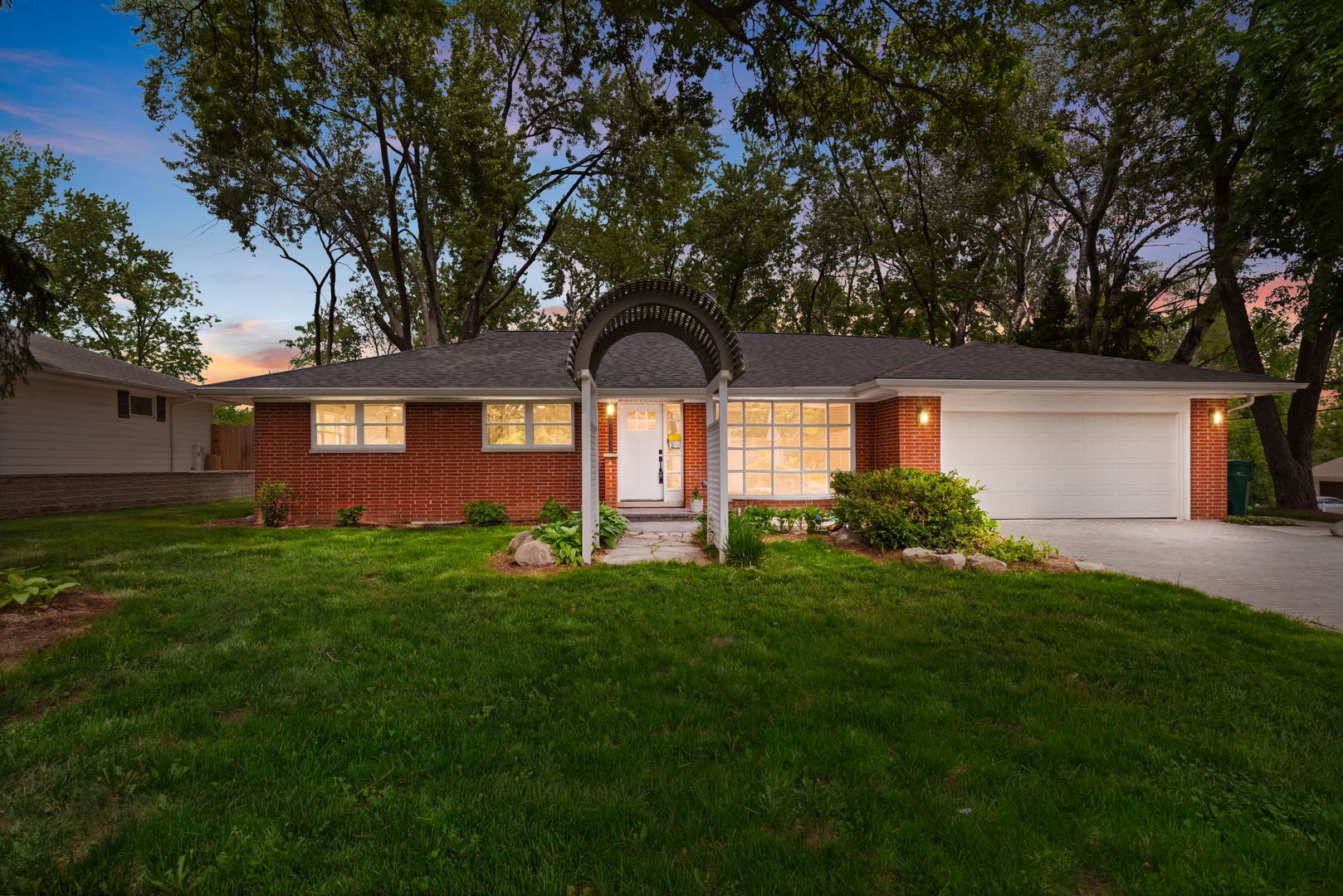 1010 W Elm Street Property Photo 1