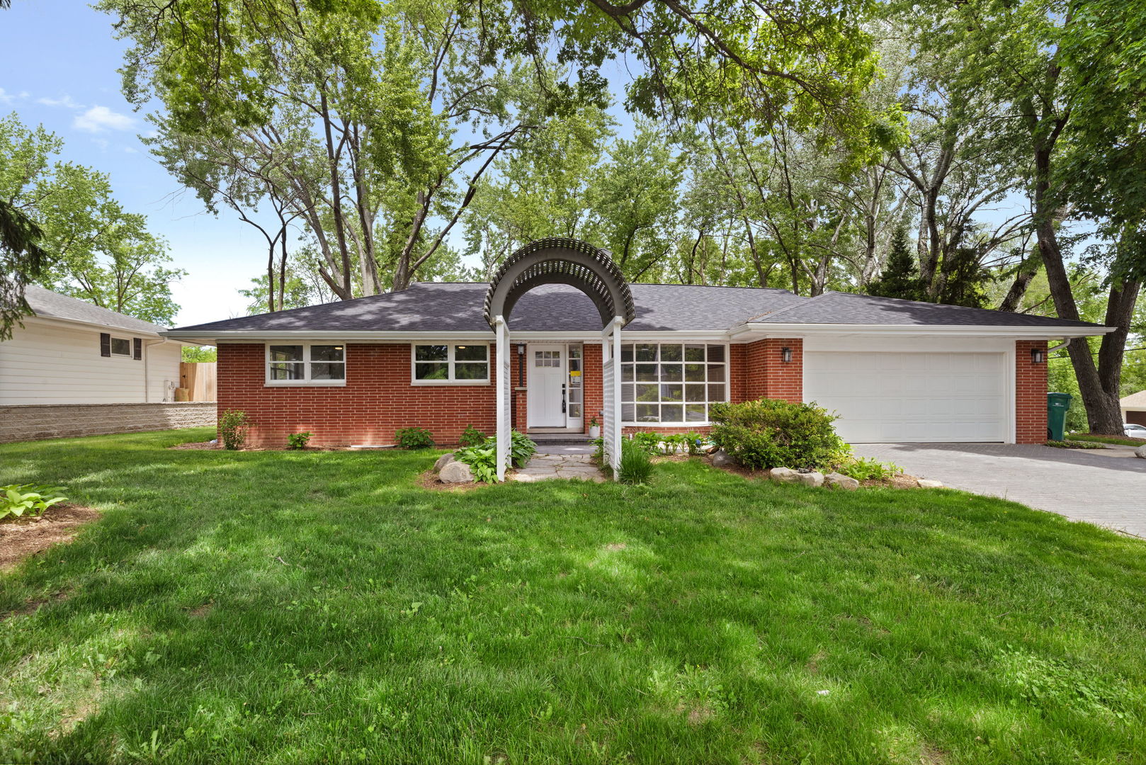 1010 W Elm Street Property Photo 2