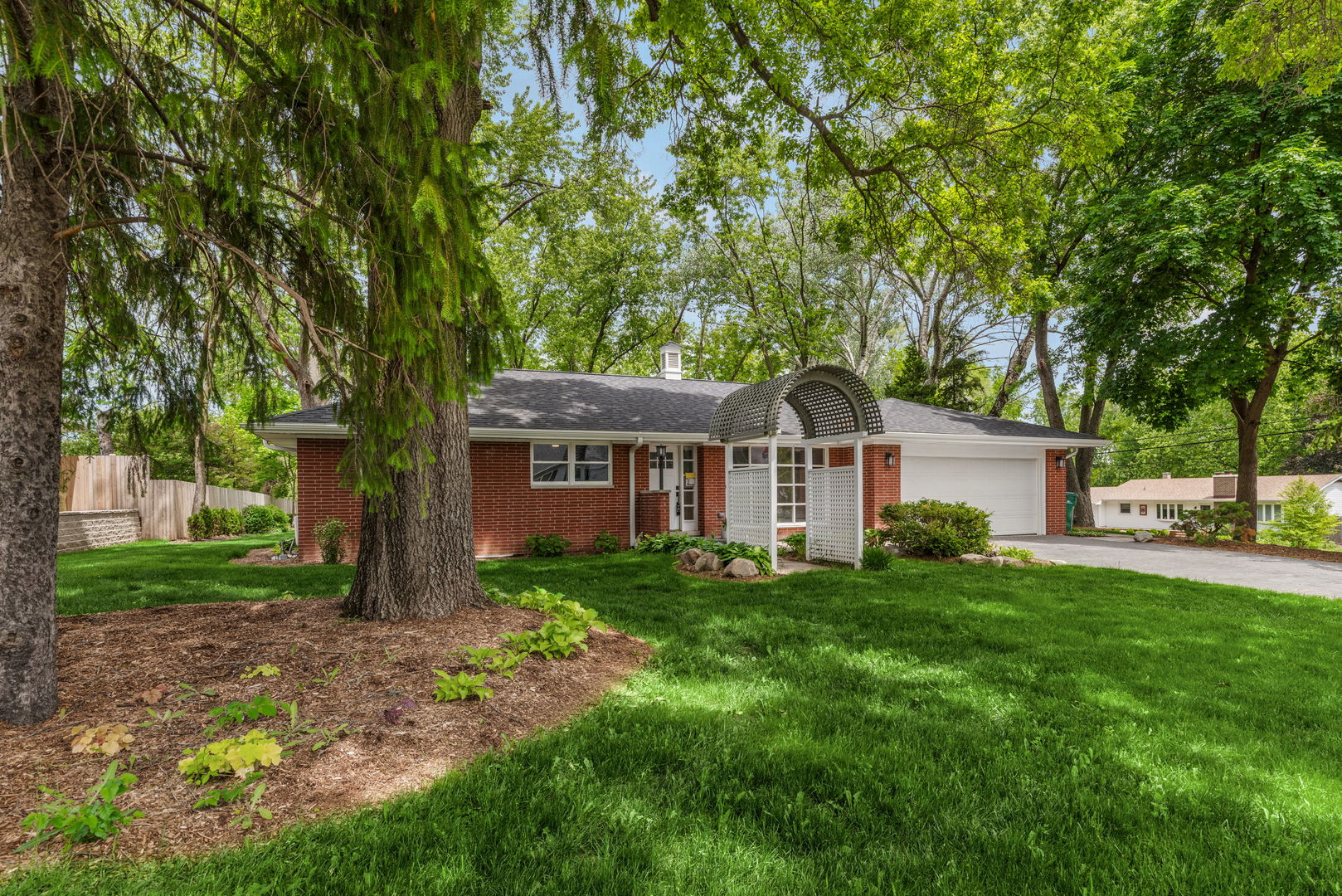 1010 W Elm Street Property Photo 3