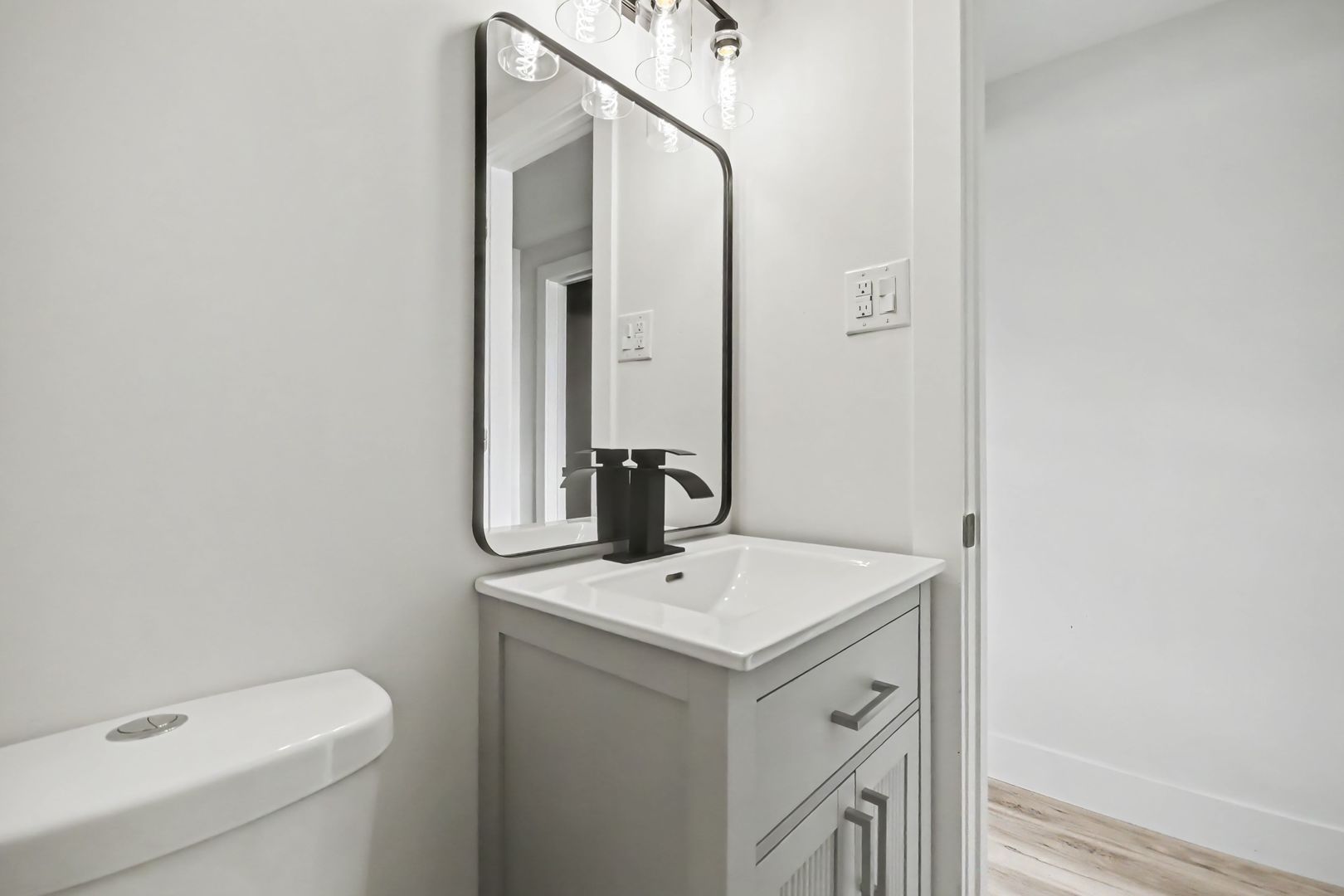 8308 S Anthony Avenue Property Photo 8