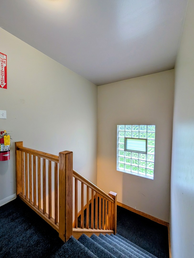 16w780 57th Street 1 Property Photo 23