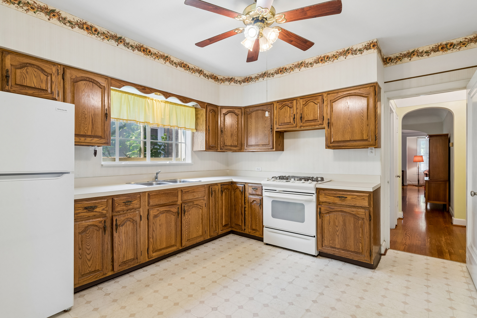 3317 N Rutherford Avenue Property Photo 6