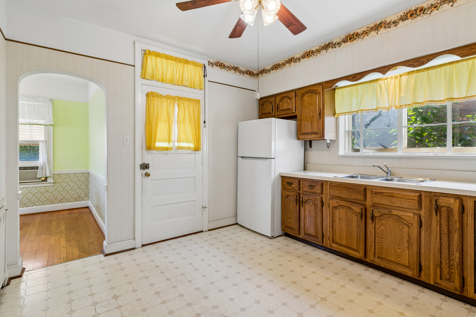 3317 N Rutherford Avenue Property Photo 7