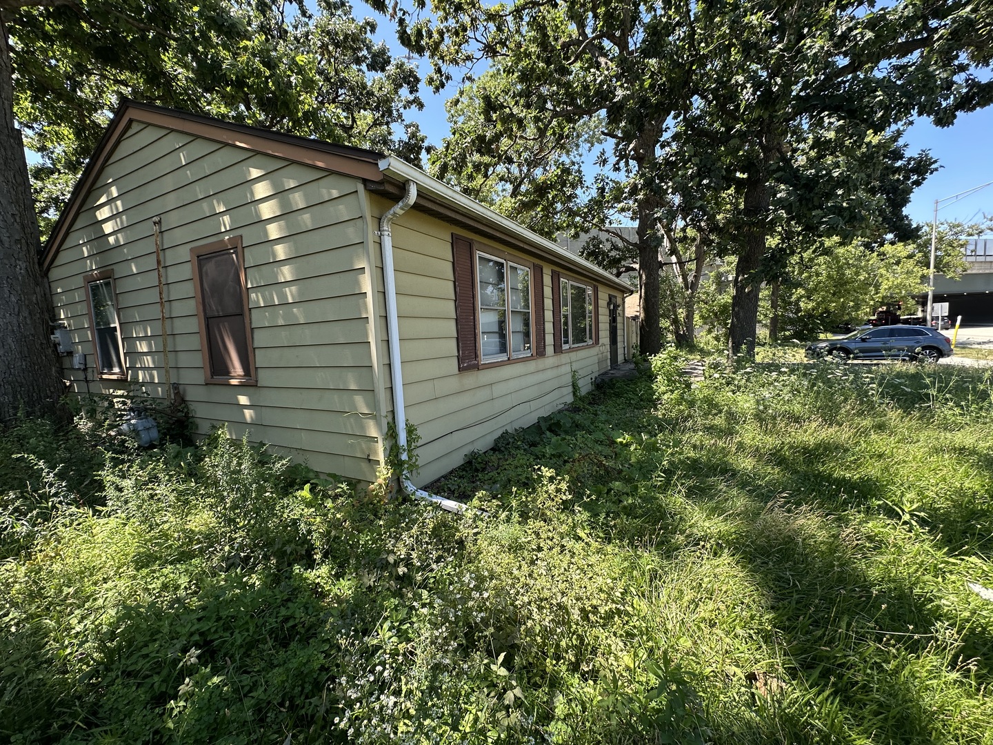 7903 W 87th Street Property Photo 4